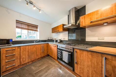 6 bedroom semi-detached house for sale