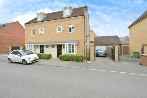 4 bedroom semi-detached house for sale