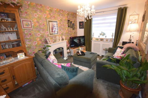 4 bedroom terraced house for sale