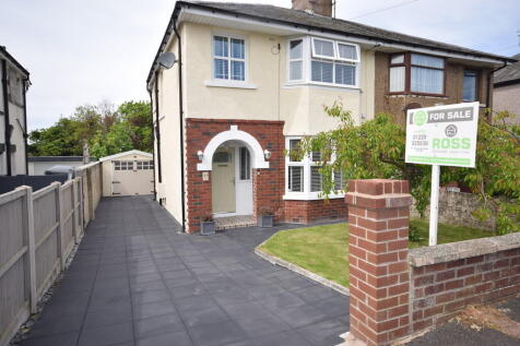 3 bedroom semi-detached house for sale