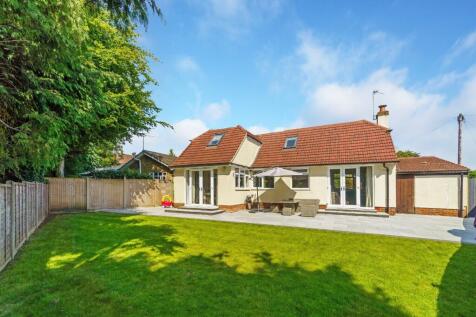 Ballards Green, Burgh Heath, Tadworth 4 bed chalet for sale