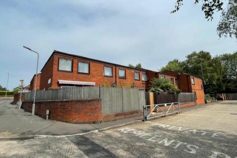 1 bedroom ground floor flat for sale