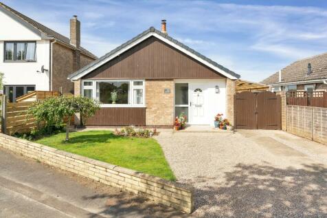 2 bedroom detached bungalow for sale