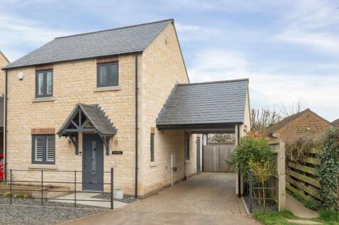 3 bedroom link detached house for sale