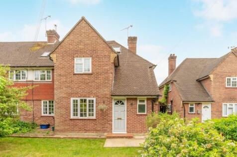 3 bedroom maisonette for sale