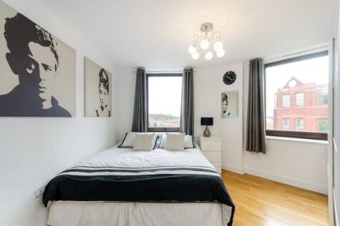High Street, Sutton, SM1 2 bed flat for sale