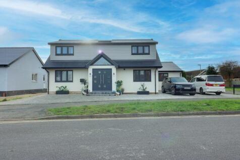 5 bedroom detached bungalow for sale