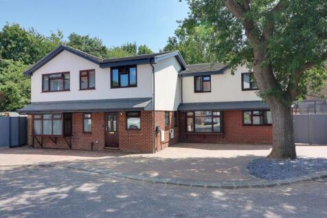 5 bedroom detached house for sale