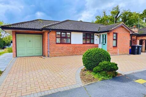Alexandra Road, Rayleigh 3 bed detached bungalow for sale