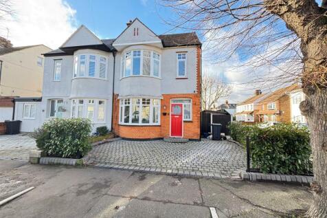 3 bedroom semi-detached house for sale