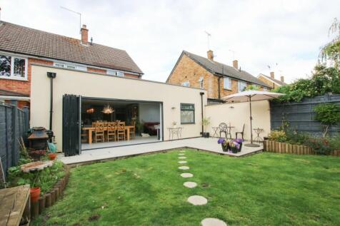 Waterloo Crescent, Wokingham, RG40 3 bed semi
