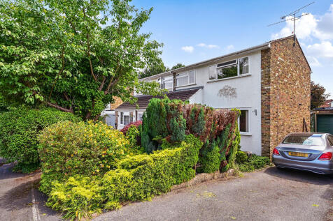 Baird Road, Farnborough GU14 3 bed semi