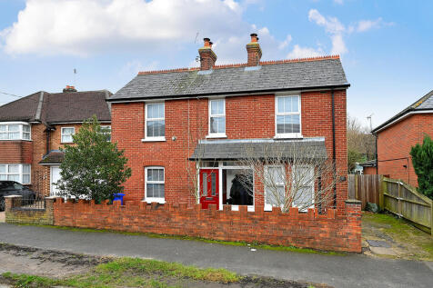 Highfield Road, Farnborough GU14 3 bed detached house for sale