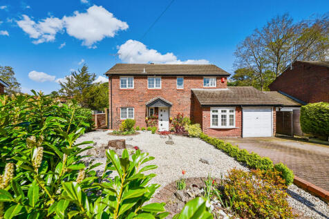 Fleet Road, Farnborough GU14 5 bed detached house for sale