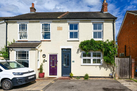Lowlands Road, Camberley GU17 2 bed semi