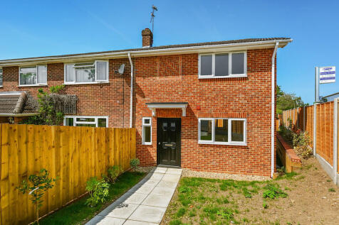 Beaulieu Gardens, Camberley GU17 2 bed end of terrace house for sale