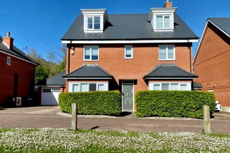 5 bedroom detached house for sale