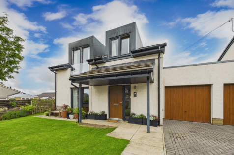 4 bedroom link detached house for sale