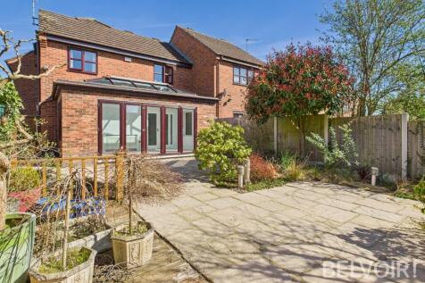 Pellfield Court, Weston, ST18 3 bed terraced house for sale
