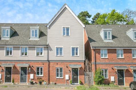 4 bedroom town house for sale