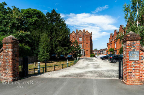 Eton Wick Road, WINDSOR 2 bed apartment for sale