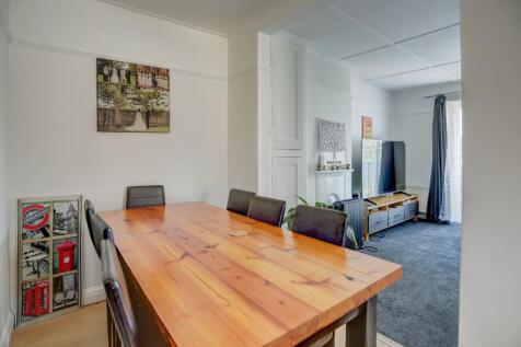 3 bedroom maisonette for sale