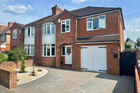 Edward Avenue, CAMBERLEY GU15 4 bed semi