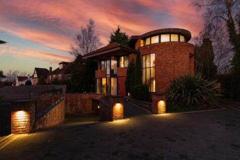 5 bedroom detached house for sale
