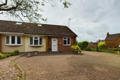 4 bedroom semi-detached bungalow for sale