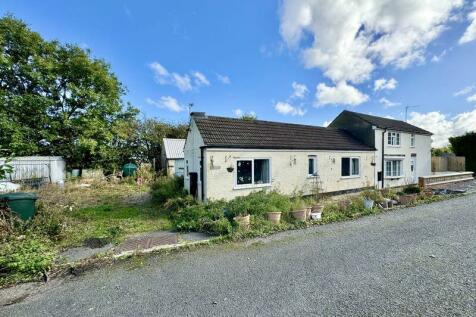 2 bedroom semi-detached bungalow for sale