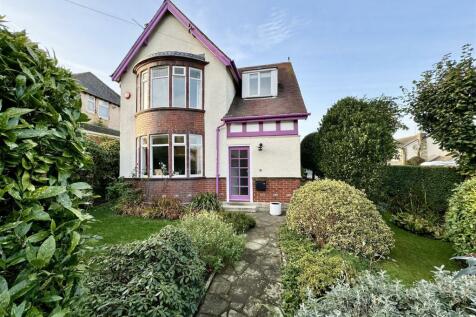 Longley Road, Almondbury... 3 bed detached house for sale