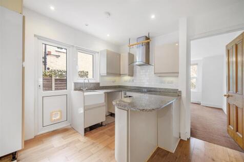 Hurstbourne Road, Forest Hill, SE23 2 bed flat for sale
