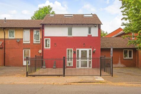 4 bedroom terraced house for sale