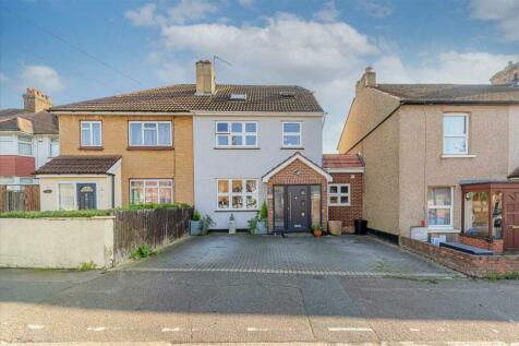 5 bedroom semi-detached house for sale