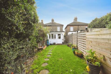 2 bedroom semi-detached house for sale
