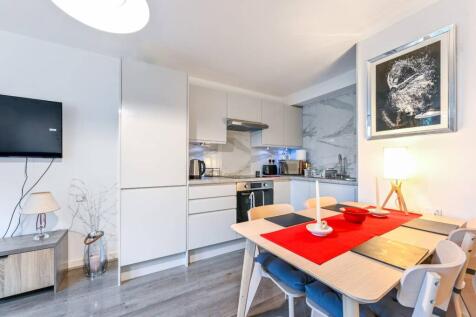 Fernhead Road, Queen's Park, London, W9 2 bed flat for sale