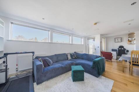 Regal Building, Kensal Rise, London, W10 2 bed flat for sale