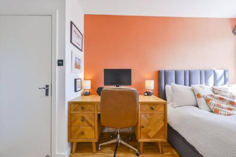 Brondesbury Villas, Queen's Park... 2 bed flat for sale