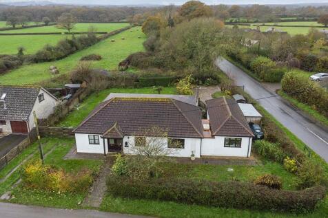 Holwell 4 bed detached bungalow for sale