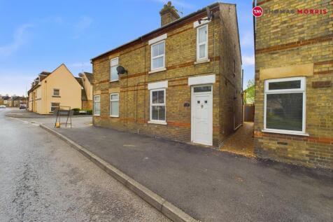 2 bedroom semi-detached house for sale