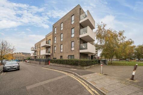 Tranquil Lane, Harrow 1 bed flat for sale