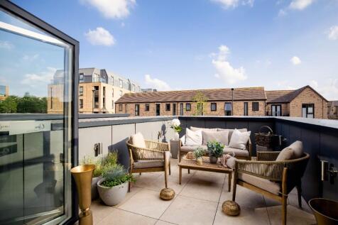 4 bedroom terraced house for sale