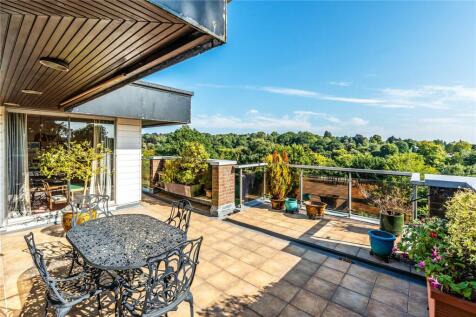West Hill, Oxted, Surrey, RH8 3 bed penthouse for sale