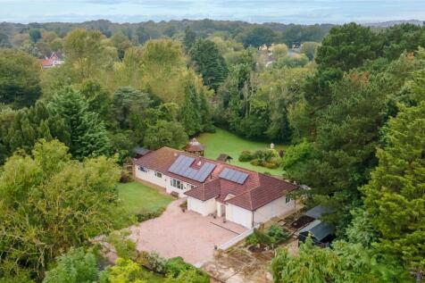 Byers Lane, Godstone, RH9 5 bed bungalow for sale