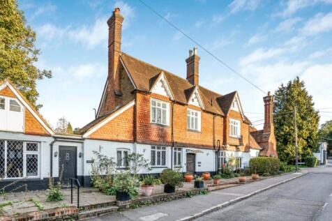 High Street, Limpsfield, Oxted... 4 bed apartment for sale