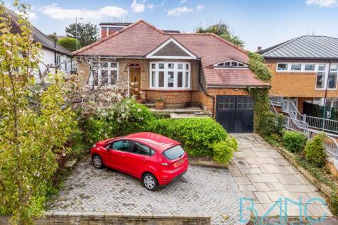 King James Avenue, Cuffley EN6 4 bed detached house for sale