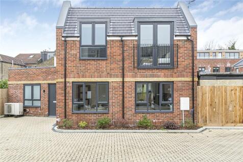 Serenity Close, London, N14 3 bed semi