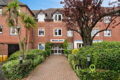 Farnham Close, London 2 bed ground floor flat for sale