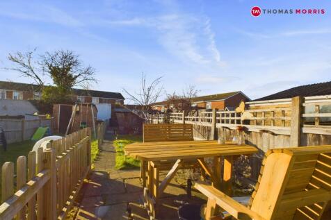 Hitchin Street, Bedfordshire SG18 2 bed terraced house for sale