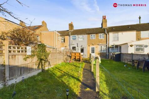 Hitchin Street, Bedfordshire SG18 2 bed terraced house for sale